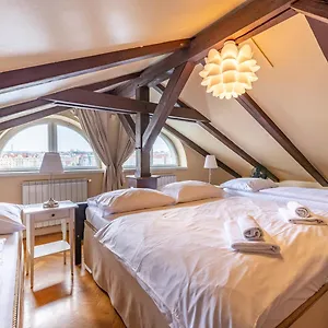 Apart-hotel Janáčkovo Nábřeží 19 - Riverside